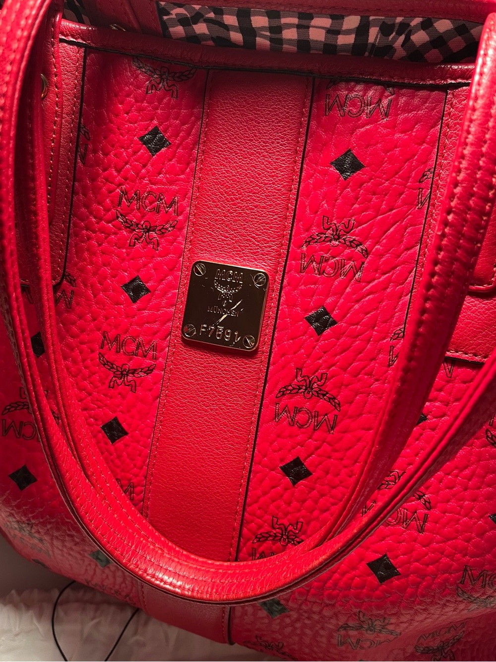 Red MCM Ruby Medium Reversible - Picture 2 of 8